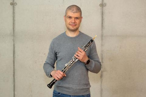 Das Bild zeigt Lubomir Pechakov, Lehrkraft an der Musikschule Mülheim für das Fach Oboe.