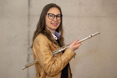 Das Bild zeigt Mirena Georgieva, Lehrkraft an der Musikschule Mülheim für die Fächer Querflöte und JeKits.