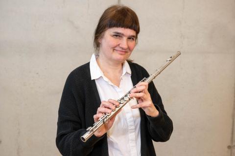 Das Bild zeigt Yvonne Kohle-Nuha, Lehrkraft an der Musikschule Mülheim in den Fächern Querflöte und JeKits.
