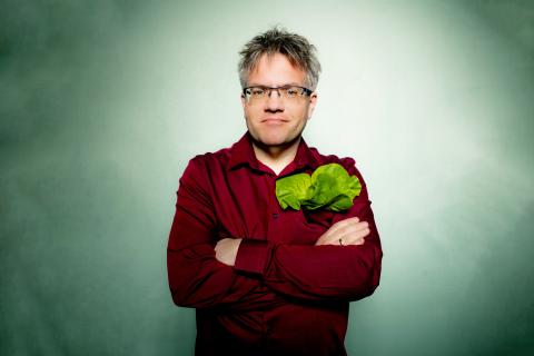 „Ich bin noch gut.“ Das stand im Supermarkt auf dem Joghurt, passt aber auch beim Oberhausener Musikkabarettisten