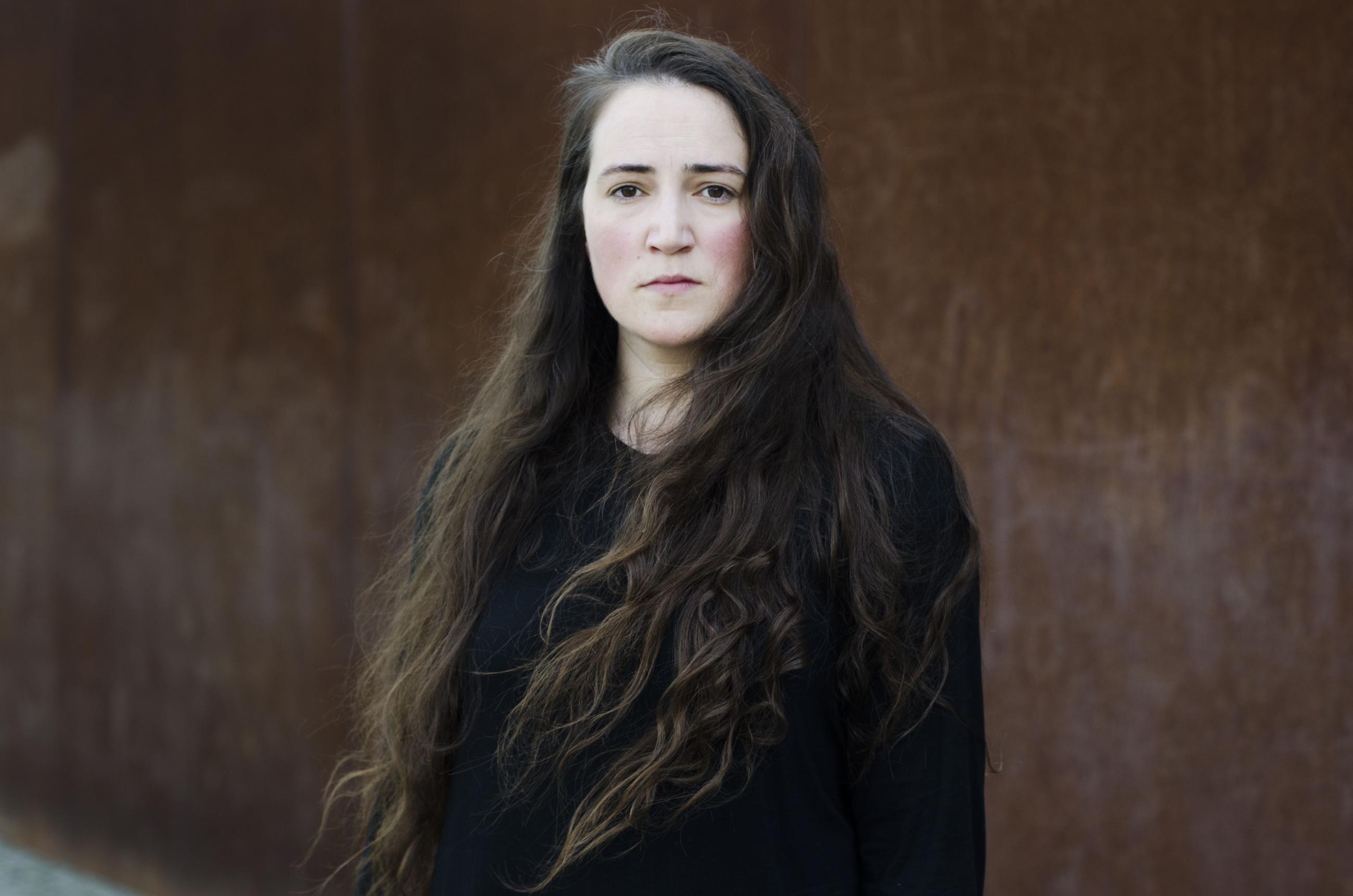 Maria Milisavljević | Gewinnerin des Mülheimer Dramatikpreis & Publikumspreis 2025 Das Bild zeigt die Autorin Maria Milisavljević, die mit ihrem Stück "Staubfrau" den Mülheimer Dramatikpreis 2025 gewonnen hat. Das Stück wurde bei den 50. Mülheimer Theatertagen uraufgeführt.