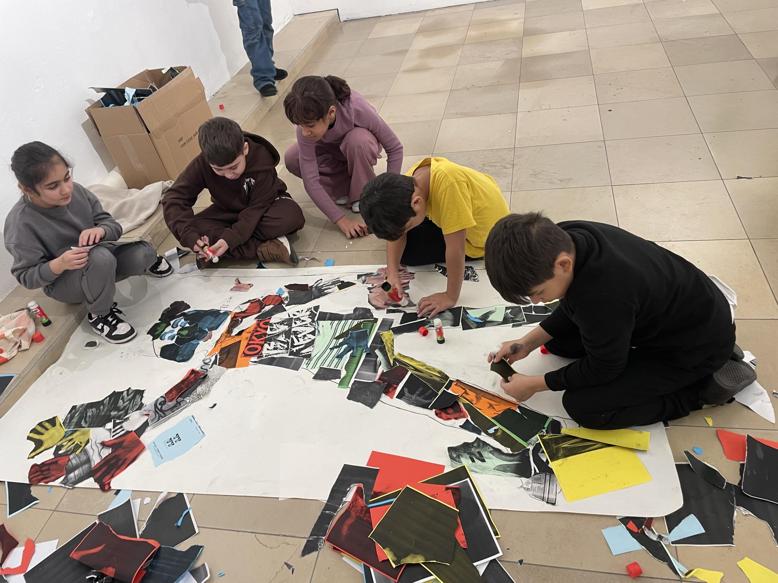 Kinder der Grundschule Zunftmeisterstraße bei einem Workshop im Makroscope.