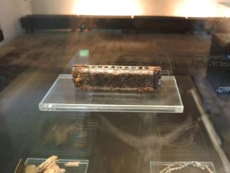 Mundharmonika eines Opfers der Aktion T4 während des 2. Weltkrieges, Ausstellungsstück in der Gedenkstätte Pirna-Sonnenstein