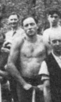 Kurt Meyer und andere jüdische Männer bei Kanalisationsarbeiten im Broicher Wald im Sommer 1941 (Zwangsarbeit)