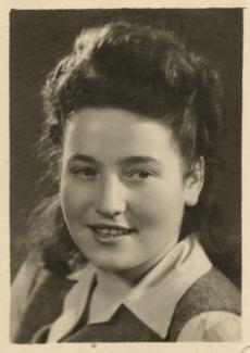 Inge Rosenbaums Passfoto 1945 oder 1946