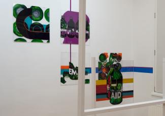 Giulia Scalzo, trasparenze quotidiane, 2025, Acrylfarbe auf Plexiglas.