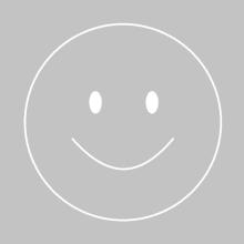 Weißer Smiley auf hellgrauem Hintergrund